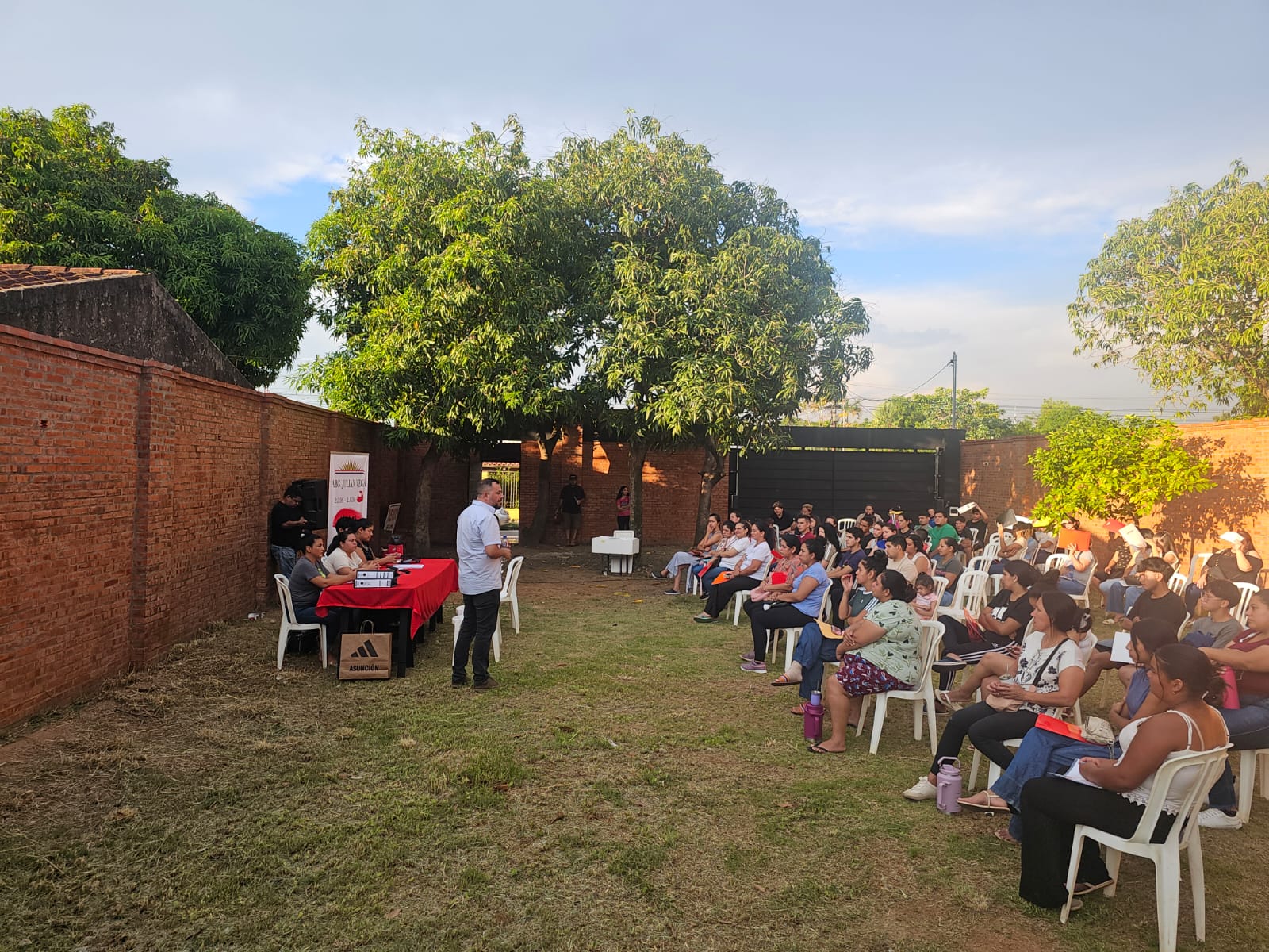 Entrega de becas universitarias 1